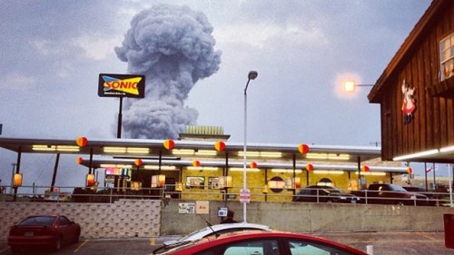 ap_texas_explosion1_waco_wy_130418_wg