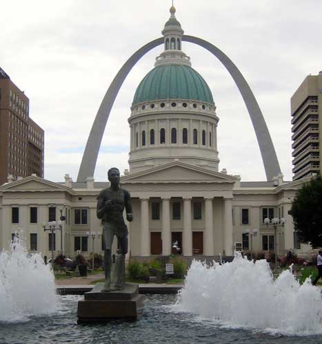 080613courthouse and arch