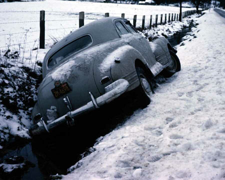 Car_in_Ditch