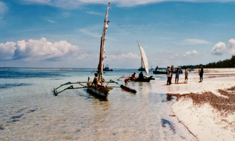 mombasa-kenya-boats-on-the-beach-101814-1