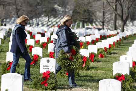 121111-wreaths-across-america-121414