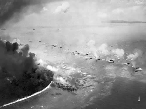 First_wave_of_LVTs_moves_toward_the_invasion_beaches_Peleliu-022015