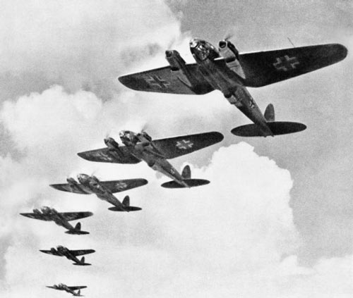 Heinkel_He_111_during_the_Battle_of_Britain-071015