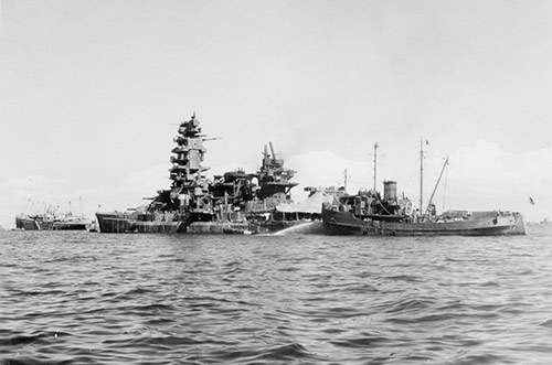 Battleship_Nagato_at_anchor_1945-113015